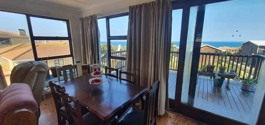 3 Bedroom Property for Sale in Boggomsbaai Western Cape